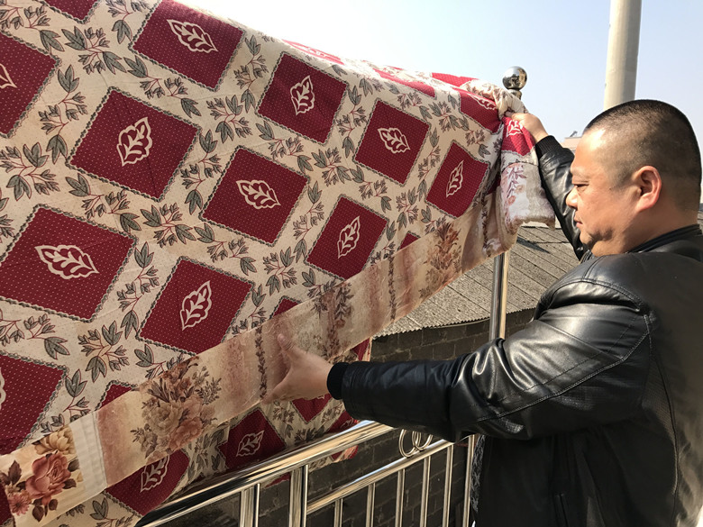 婁底好丈夫照顧患病妻子16年 鄰居紛紛點(diǎn)贊